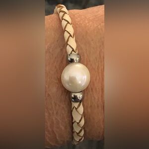 Real leather & pearl bracelet
